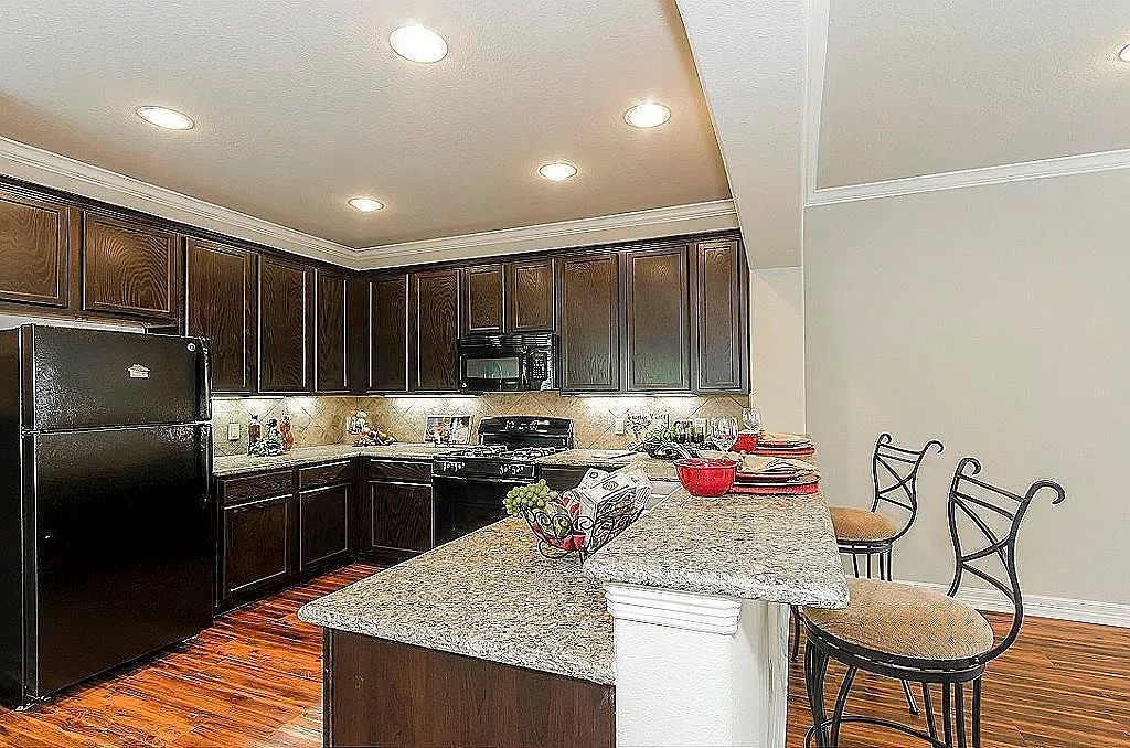 3 bed, 2.5 bath, 1551 sqft, $1,699 — Photo 3