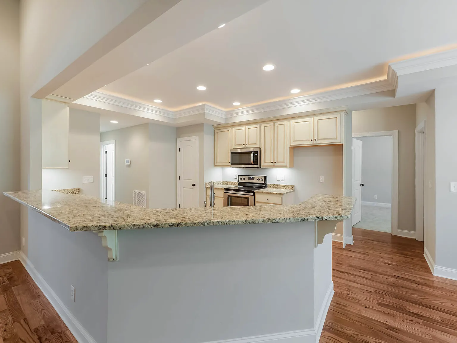 6 bed, 3434 sqft, $3,800 — Photo 4