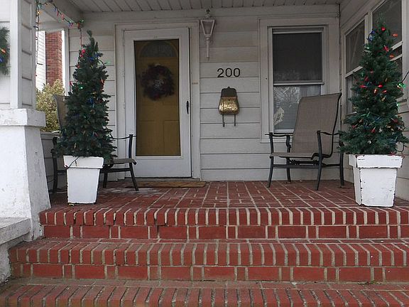 2nd image of 200 Pacific St