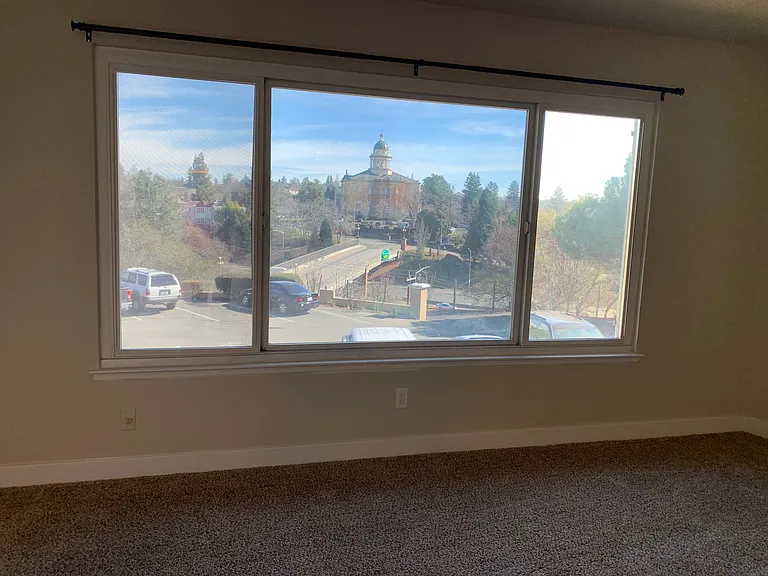 Courtview Apartments — Photo 6