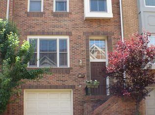 3960 Valley Ridge Dr, Fairfax, VA 22033