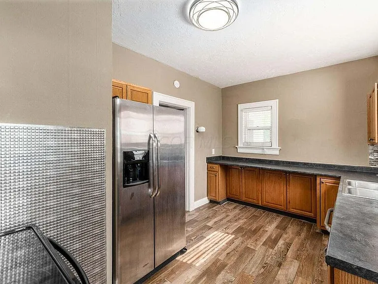 2339 Summit St — Photo 24