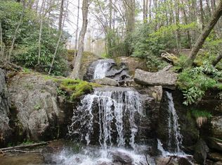 Cranberry St, Newland, NC 28657