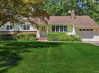 89 Burton Lane, Commack, NY 11725