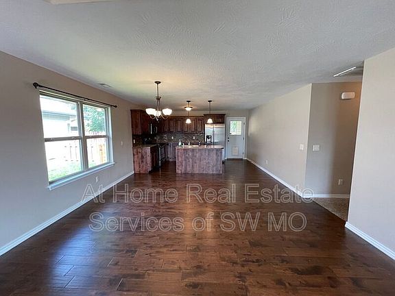 3rd image of 1298 S Venice Ave