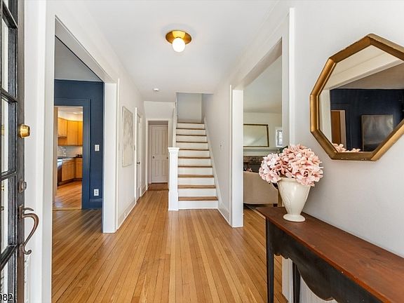 4th image of 227 Grove St