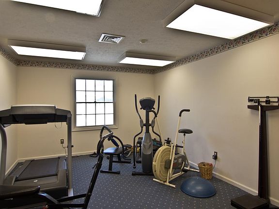 4th image of 250 E Northfield Dr #117