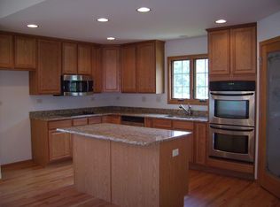 801 Karen Dr, Hampshire, IL 60140