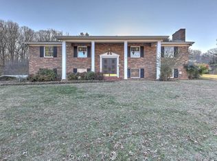 2814 Forest View Rd, Kingsport, TN 37660
