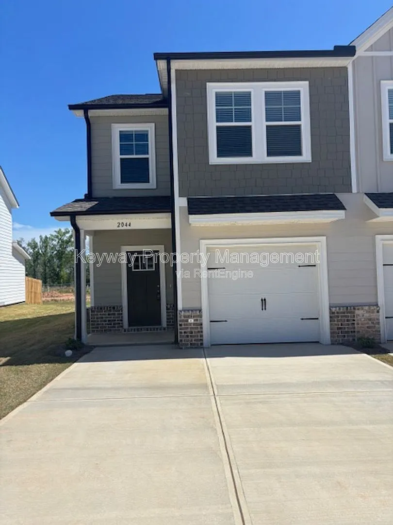 3 bed, 2.5 bath, 1708 sqft, $1,745 — Photo 2