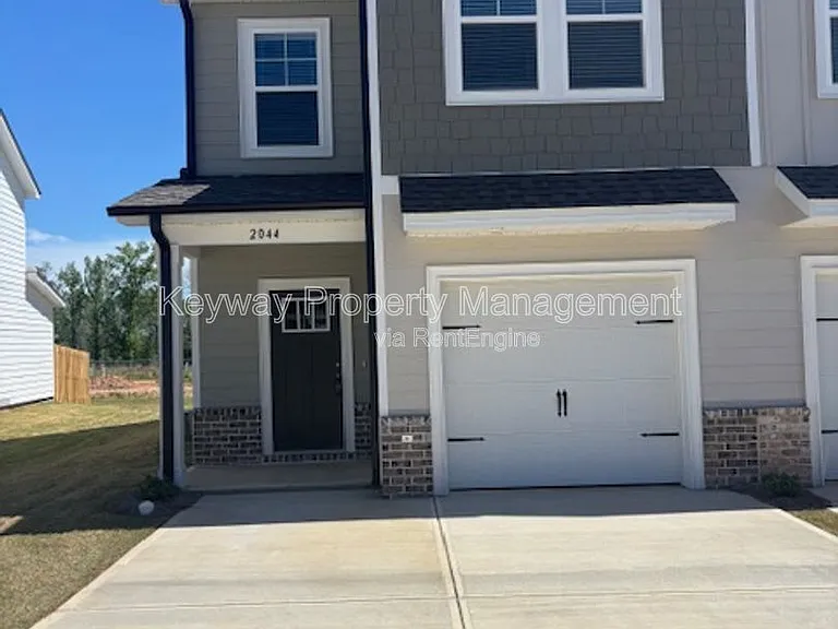 2044 Denmark Ave SE — Photo 2