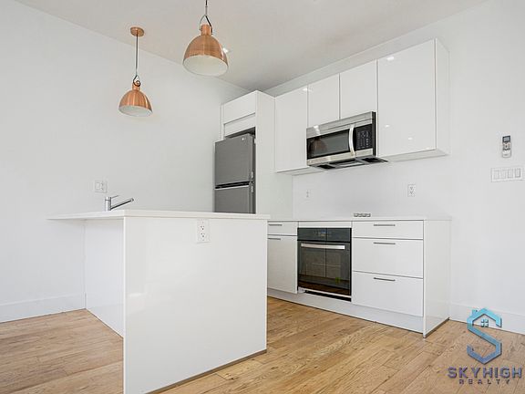 4th image of 1477 Pacific St #1F