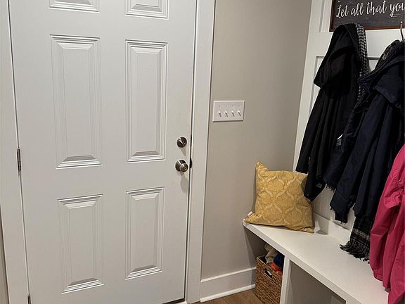 4th image of 103 Falls St