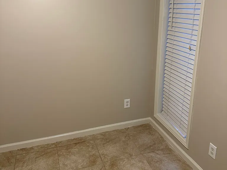 6049 Regent Mnr — Photo 6