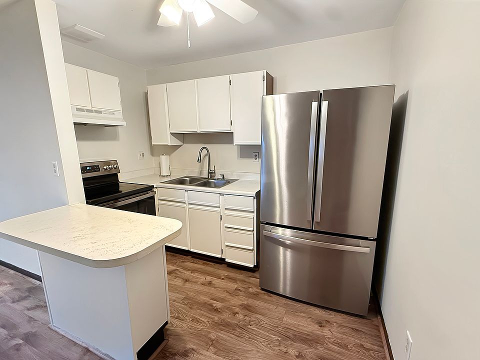 1st image of 3170 W Monroe St APT 101