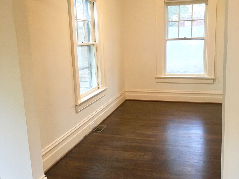Not actual unit - Photo from another unit in the same building.