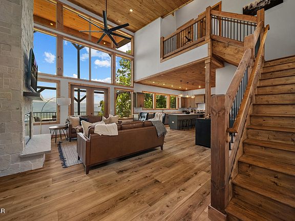 4th image of 1874 Mountain Ash Way