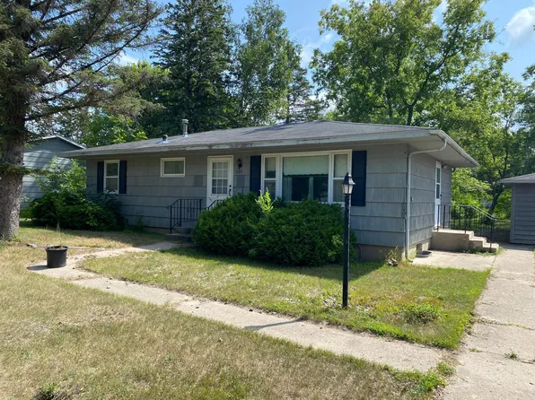 305 Sunset Ave, Detroit Lakes, MN 56501