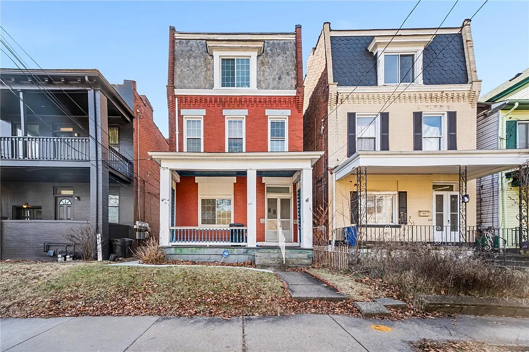 822 Adelaide St photo 1