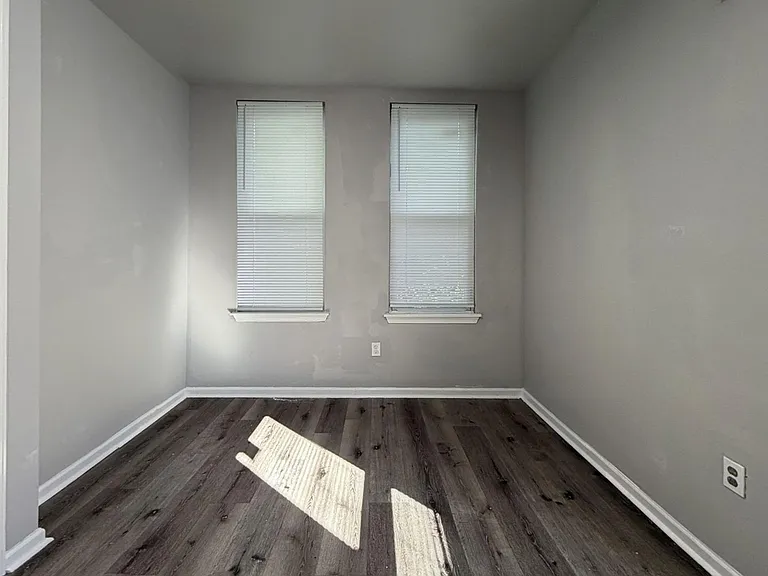 5820 Belmar St — Photo 2