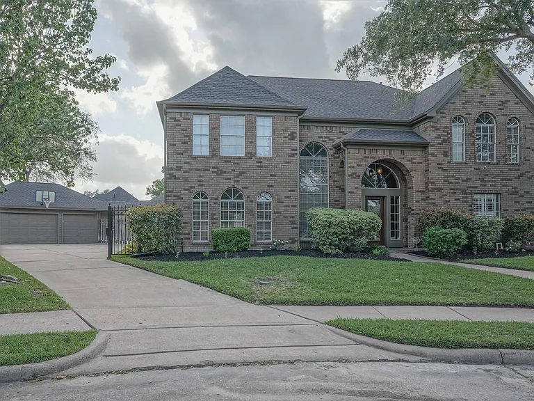 2108 Lakeway Dr — Photo 11