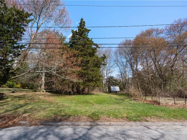 23 Smith St, Bristol, RI 02809