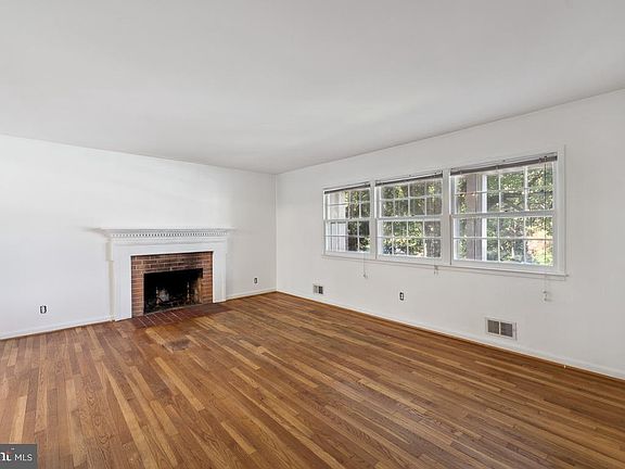 4th image of 9519 Old Creek Dr