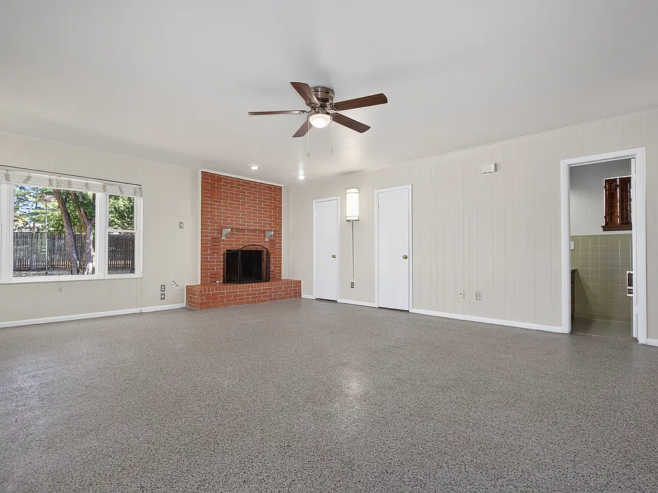 4421 NW 20th St