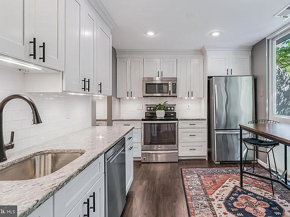 5th image of 2202 S Quincy St #2