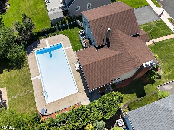 2nd image of 105 Mountainview Dr