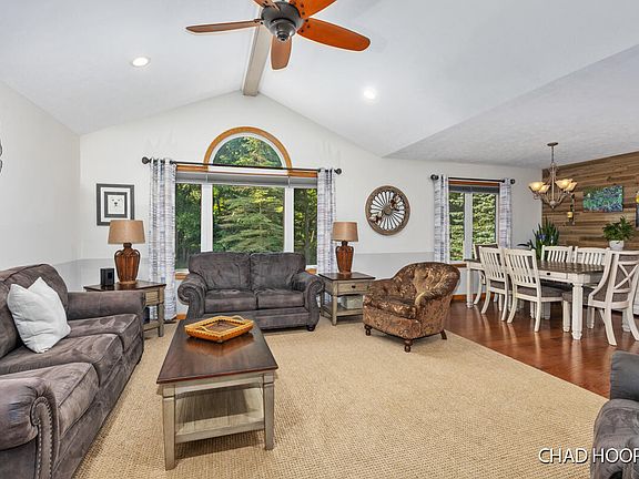 3rd image of 9737 Sandgrove Dr NE