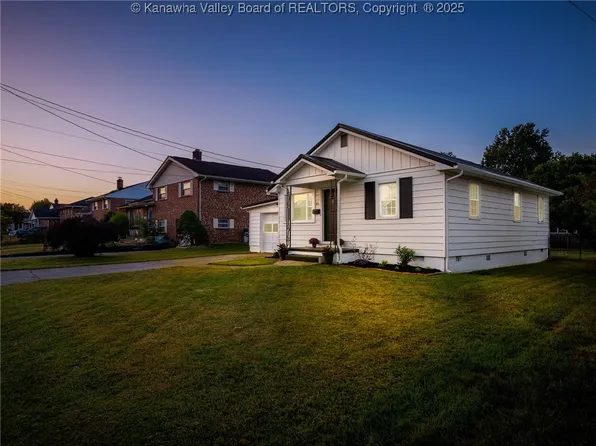 1911 Lincoln Ave, Saint Albans, WV 25177