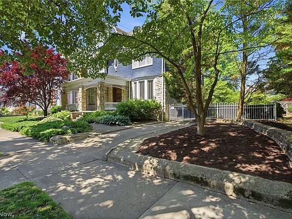 3rd image of 1111 Juliana St
