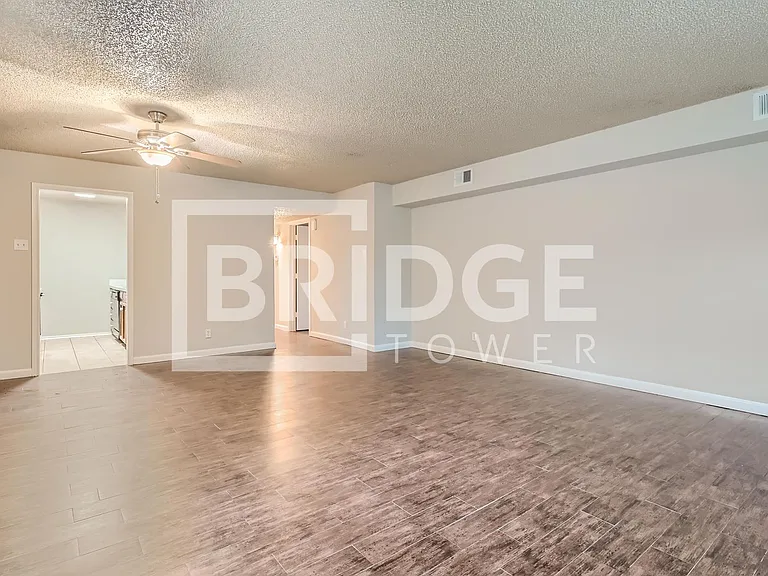 806 Prairie Creek Dr — Photo 2