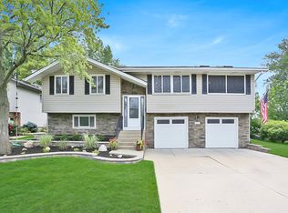815 Hyannis Ct, Schaumburg, IL 60194