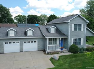 9755 Ford St, Algonac, MI 48001