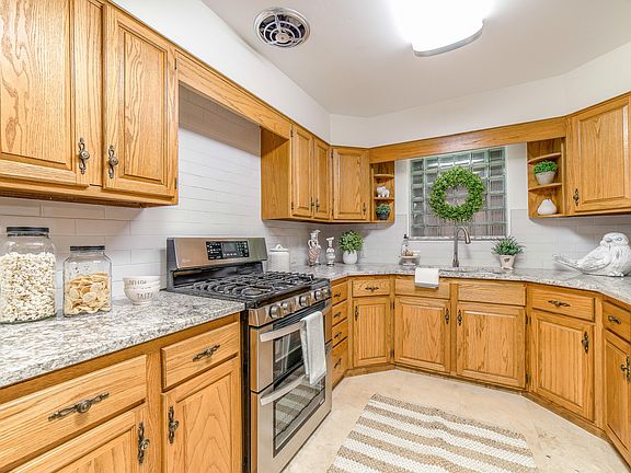 3rd image of 2641 E 10th St