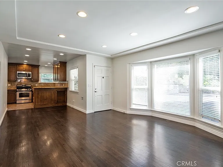 2526 Purdue Ave — Photo 7