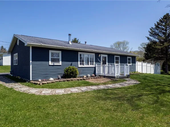 1221 Crestview Dr, Utica, NY 13502