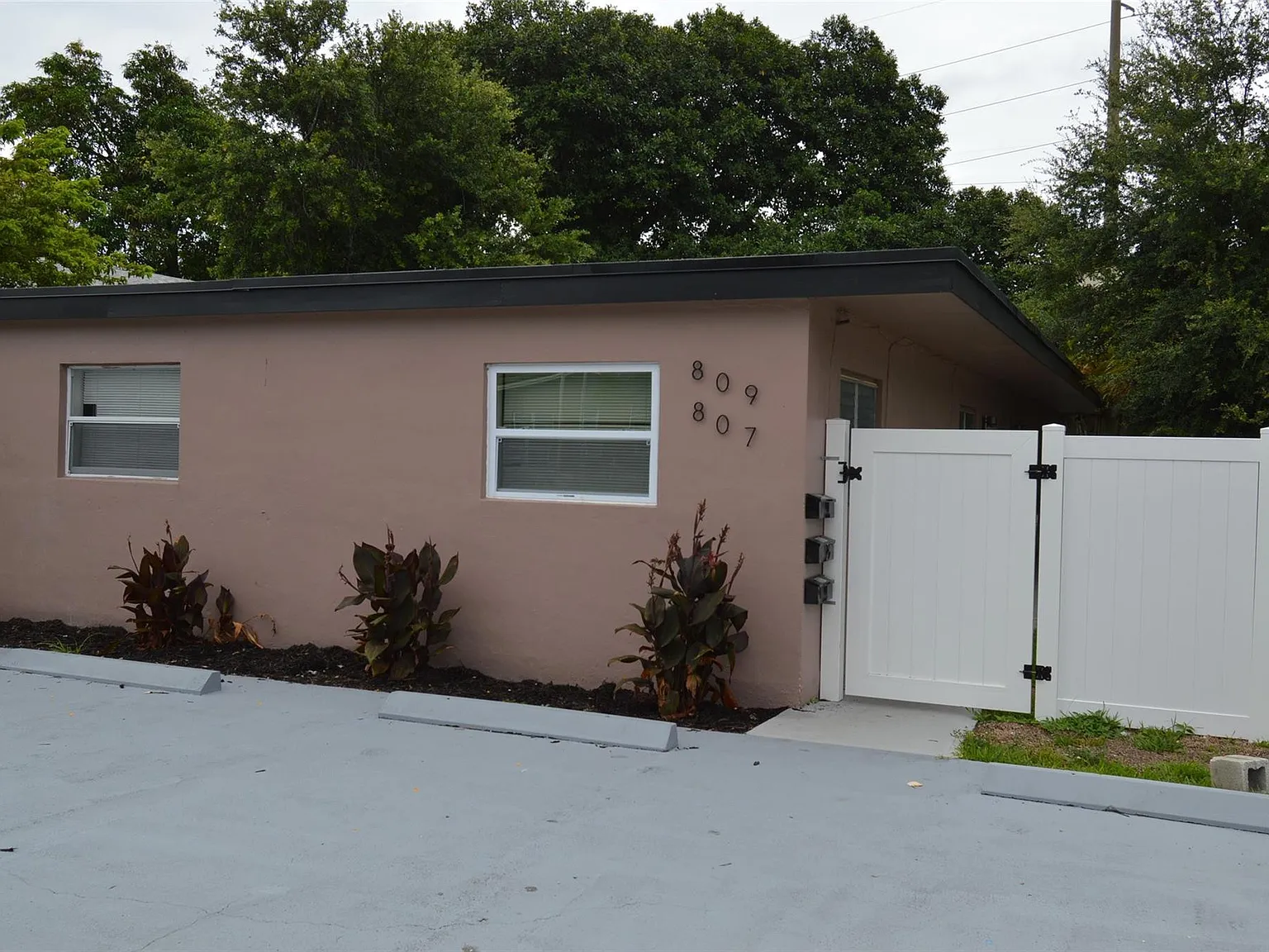 Studio, 1.0 bath, 200 sqft, $1,000 — Photo 1