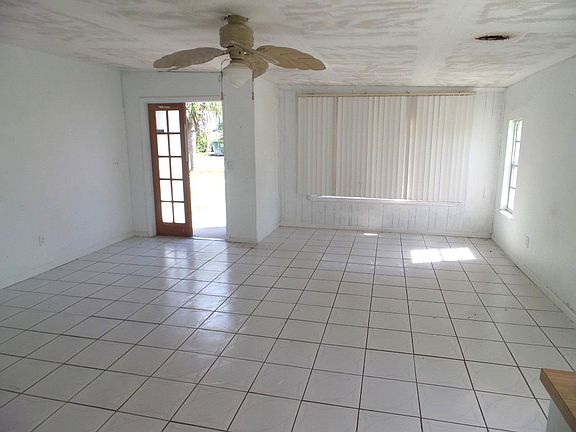 2nd image of 2100 Palm Blvd