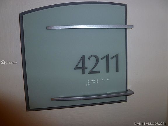 2nd image of 1900 N Bayshore Dr APT 4211