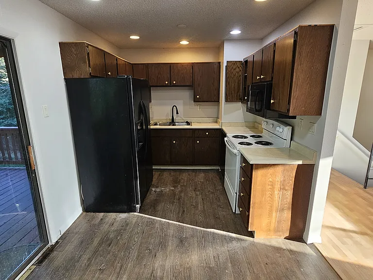 425 Cedar Ave — Photo 3