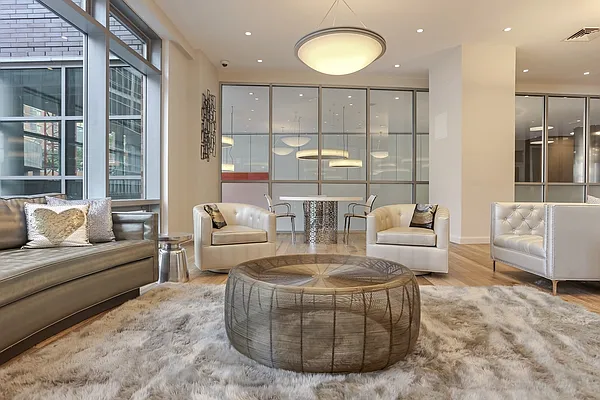 Rented by Red Apple Group | media 29