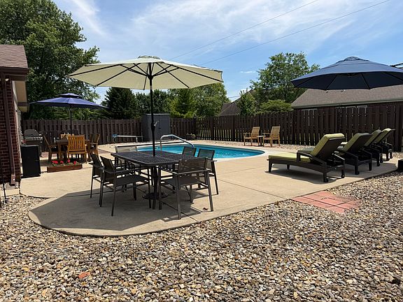 4th image of 7007 W Meadows Ln