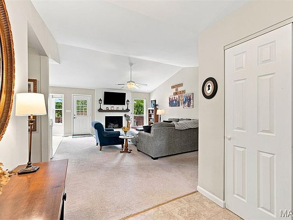 5th image of 16337 Centerpointe Dr