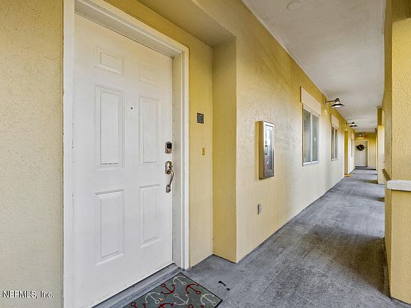 4th image of 525 3RD Street N #203