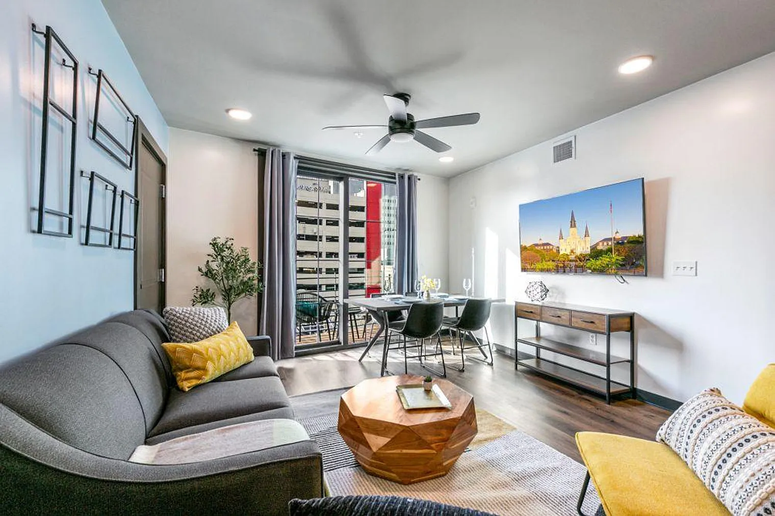 2 bed, 1.0 bath, 904 sqft, $7,378 — Photo 1
