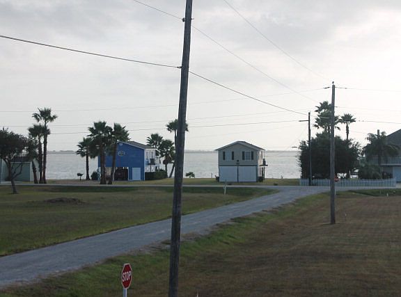 5th image of 1941 Bayview Dr