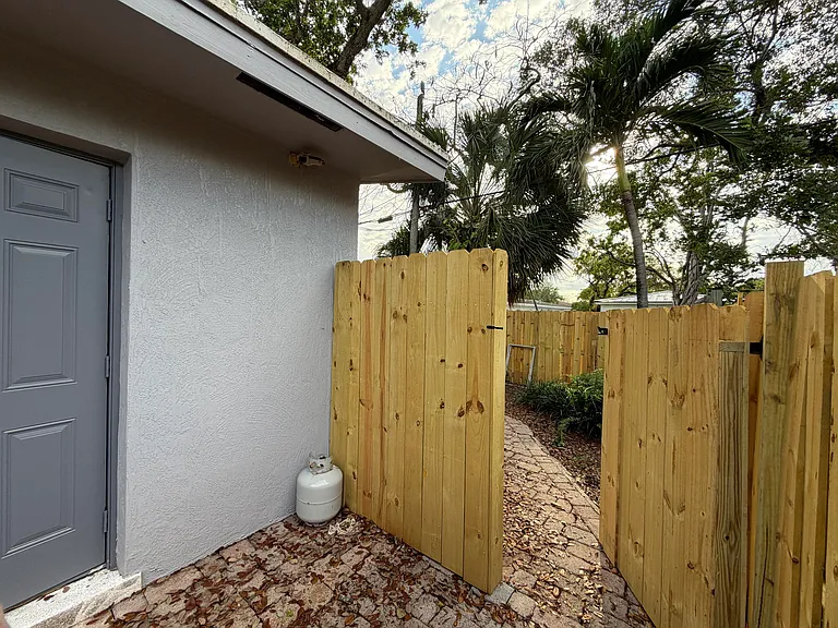 1023 NW 1st Ave #4 — Photo 11